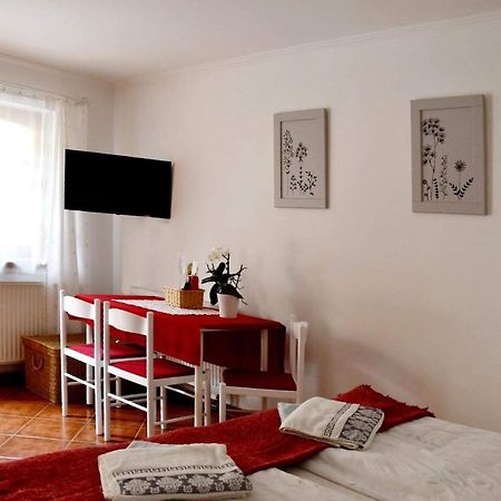 Szentesi Panzio Bed & Breakfast Fertőrákos Екстериор снимка