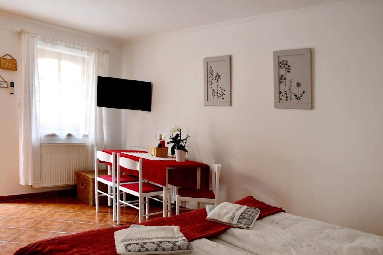 Szentesi Panzio Bed & Breakfast Fertőrákos Екстериор снимка