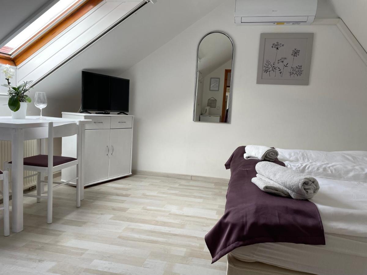 Szentesi Panzio Bed & Breakfast Fertőrákos Екстериор снимка