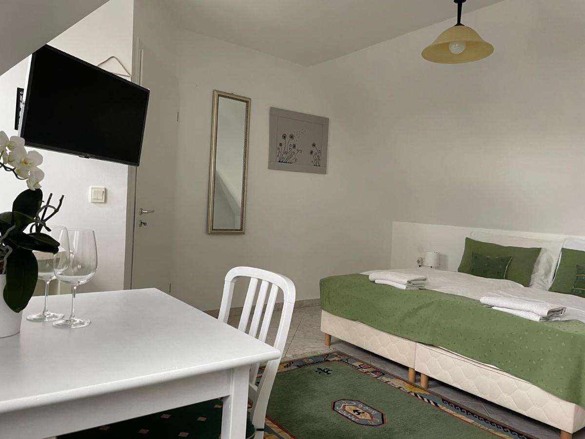 Szentesi Panzio Bed & Breakfast Fertőrákos Екстериор снимка