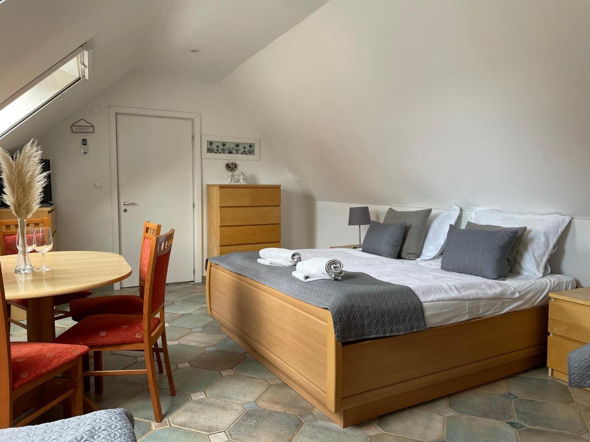 Szentesi Panzio Bed & Breakfast Fertőrákos Екстериор снимка