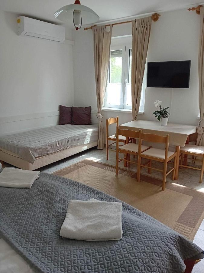 Szentesi Panzio Bed & Breakfast Fertőrákos Екстериор снимка